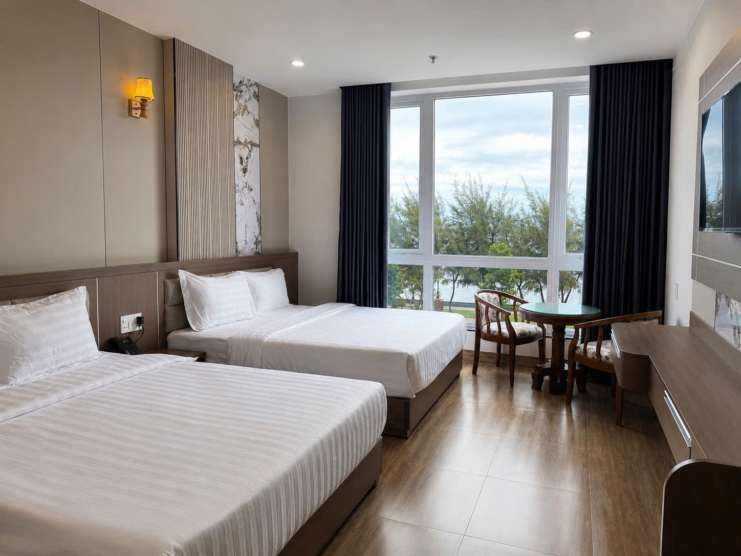 Phòng Phòng Gia Đình 4 Khách Hướng Biển — Khách Sạn Ngọc Thành