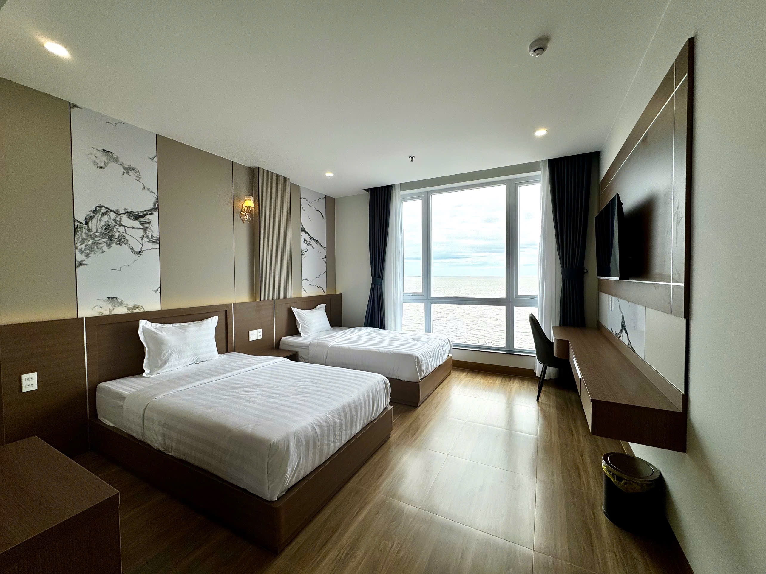 Phòng Phòng Deluxe Triple Trực Diện Biển — Khách Sạn Ngọc Thành